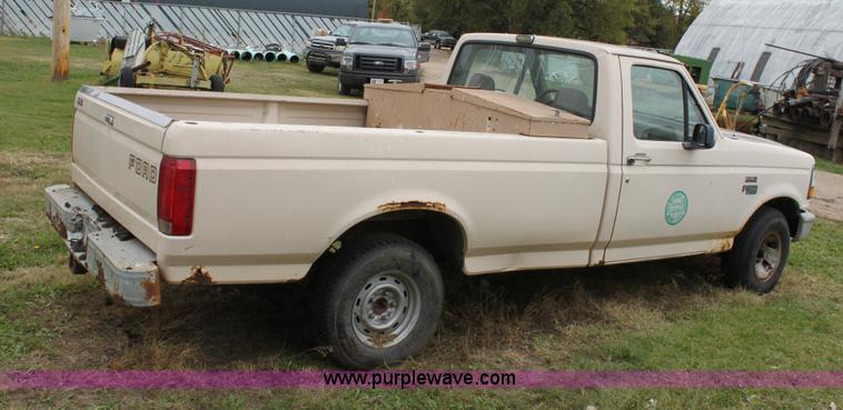 image for item E4220 1993 Ford F150 pickup truck