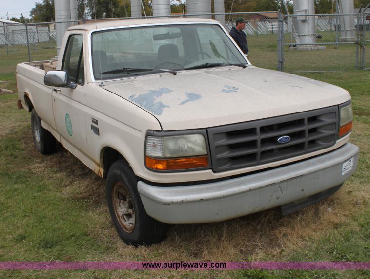 image for item E4220 1993 Ford F150 pickup truck