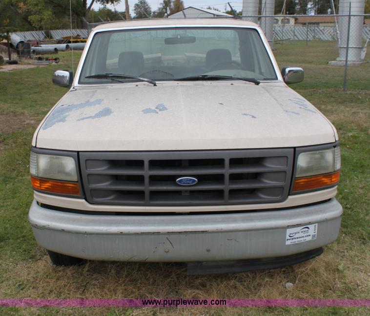 image for item E4220 1993 Ford F150 pickup truck