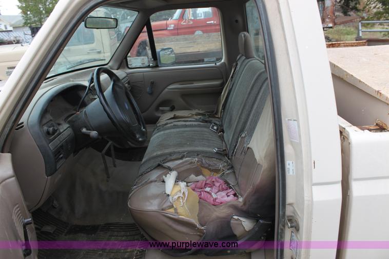 image for item E4220 1993 Ford F150 pickup truck