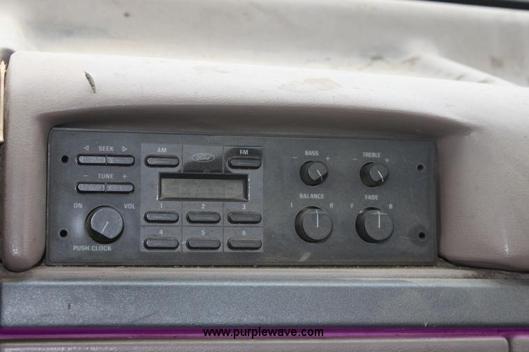 image for item E4220 1993 Ford F150 pickup truck