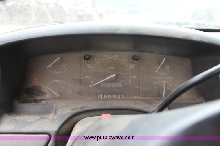 image for item E4220 1993 Ford F150 pickup truck