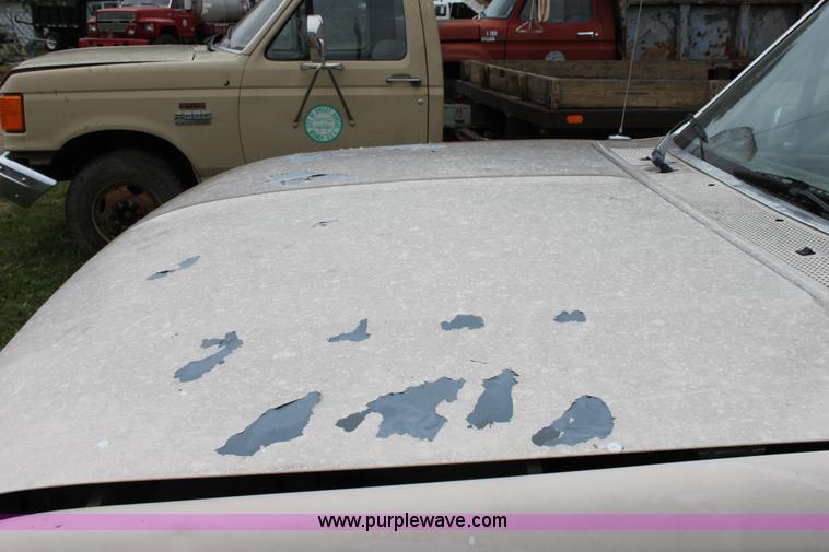 image for item E4220 1993 Ford F150 pickup truck