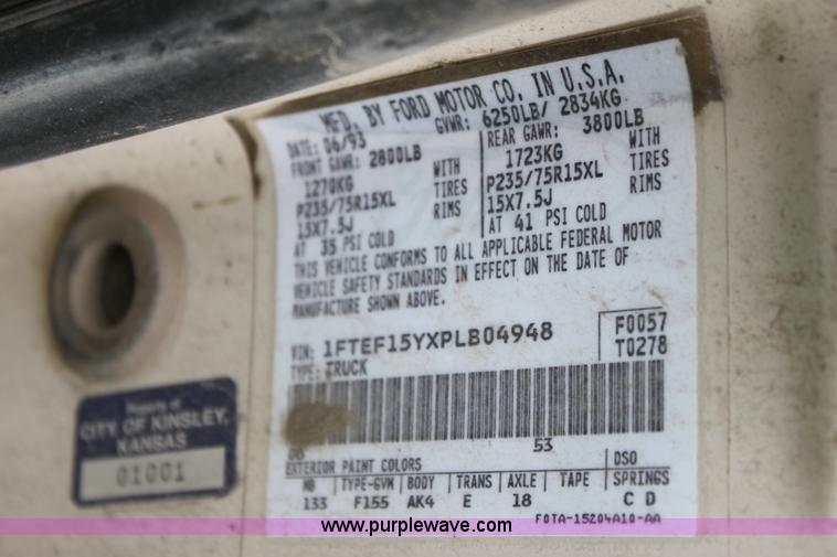 image for item E4220 1993 Ford F150 pickup truck