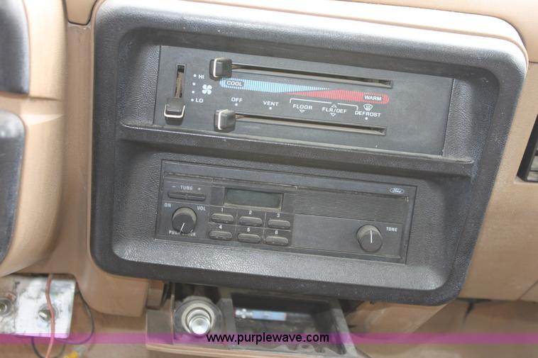 image for item E4221 1988 Ford F350 XL flatbed pickup truck