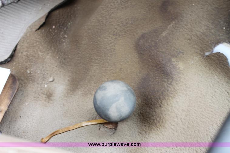 image for item E4221 1988 Ford F350 XL flatbed pickup truck