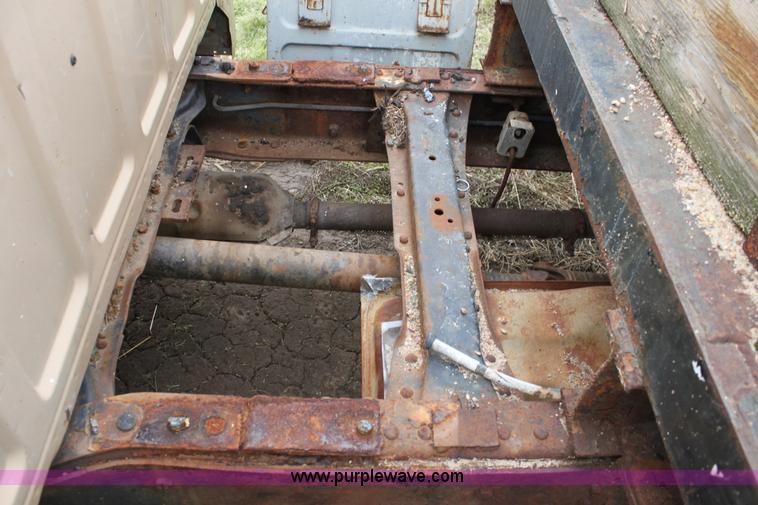 image for item E4221 1988 Ford F350 XL flatbed pickup truck