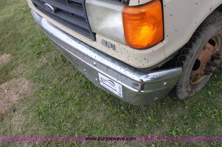 image for item E4221 1988 Ford F350 XL flatbed pickup truck