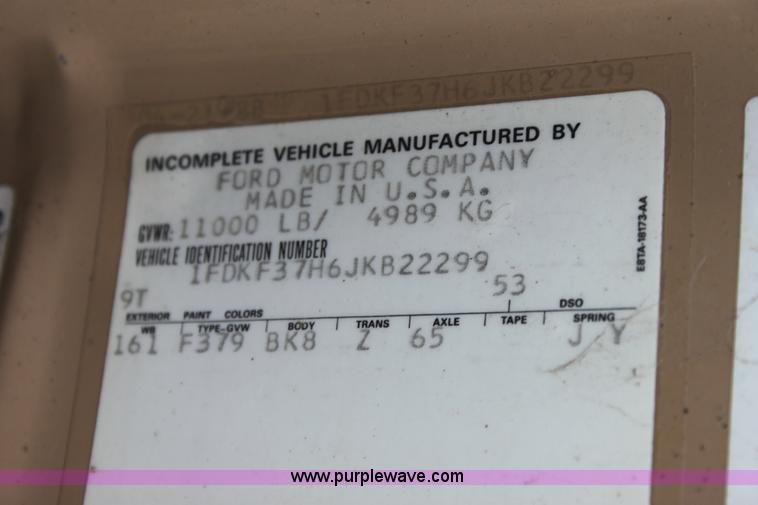 image for item E4221 1988 Ford F350 XL flatbed pickup truck