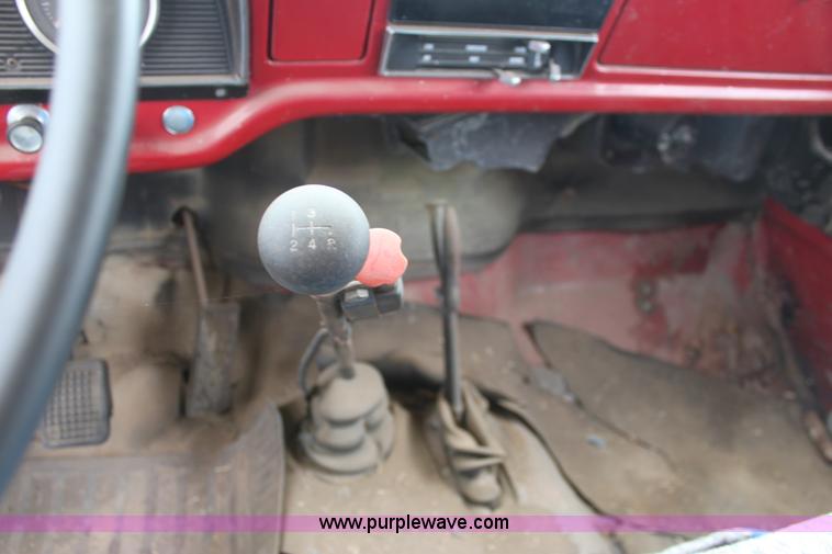 image for item E4222 1977 Ford F700 dump truck