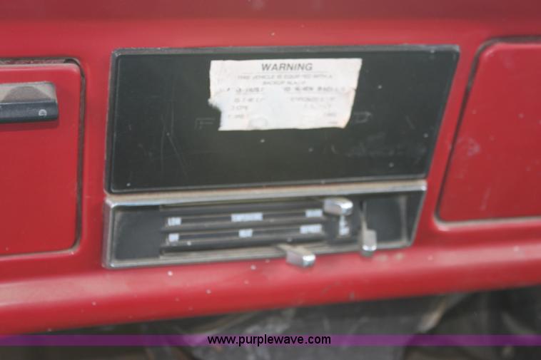 image for item E4222 1977 Ford F700 dump truck