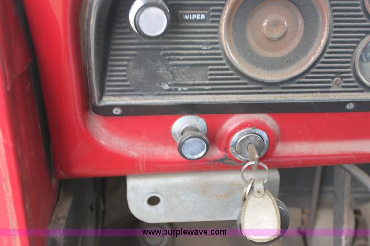 image for item E4222 1977 Ford F700 dump truck