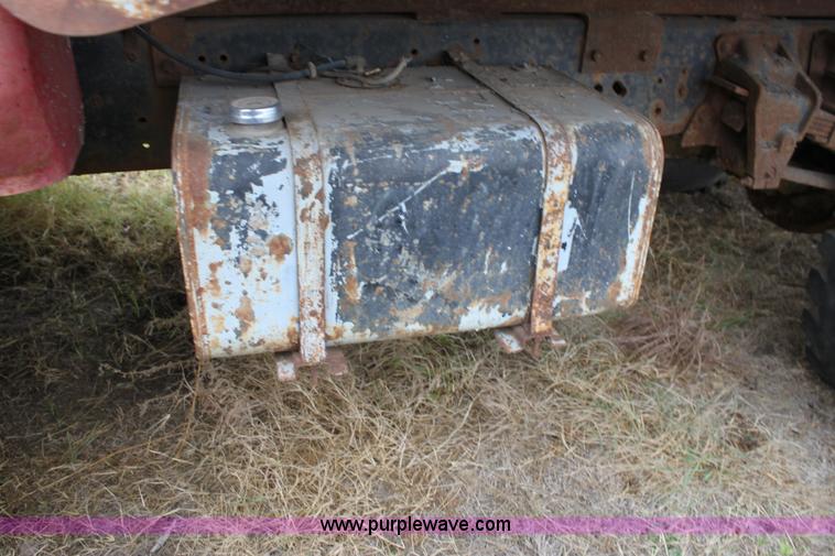 image for item E4222 1977 Ford F700 dump truck