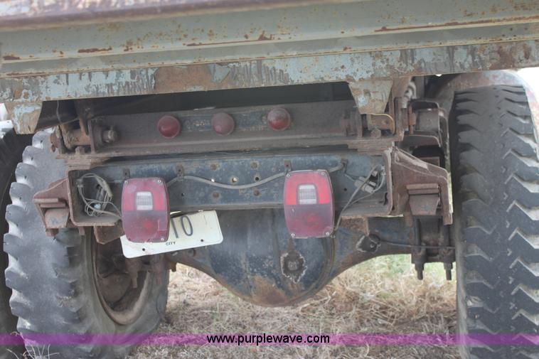 image for item E4222 1977 Ford F700 dump truck