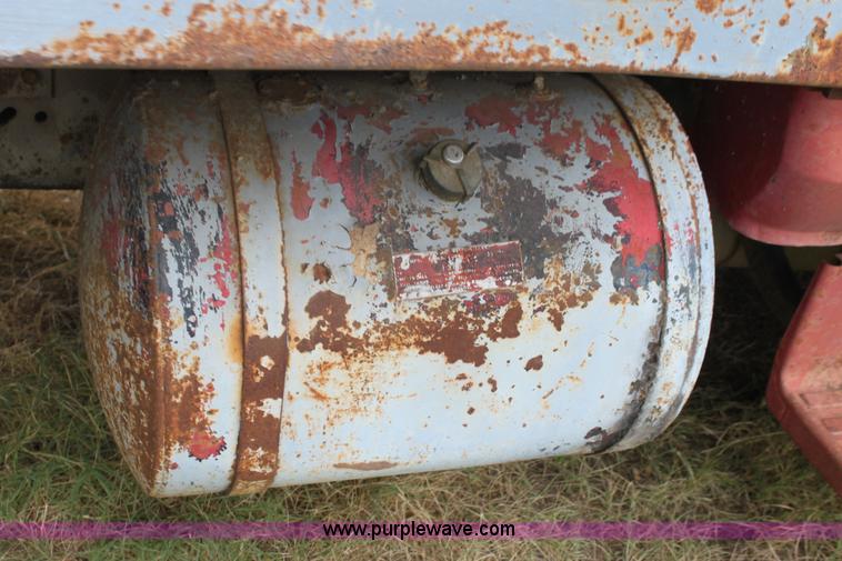 image for item E4222 1977 Ford F700 dump truck