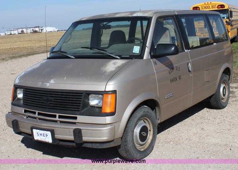 image for item E4229 1993 Chevrolet Astro van