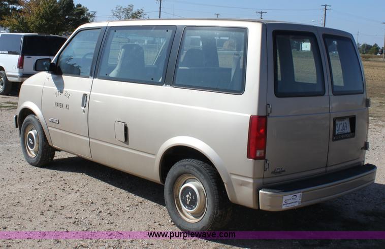 image for item E4229 1993 Chevrolet Astro van