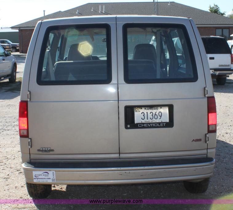 image for item E4229 1993 Chevrolet Astro van