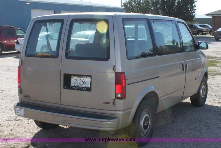 image for item E4229 1993 Chevrolet Astro van