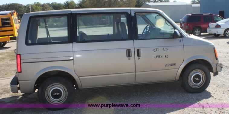 image for item E4229 1993 Chevrolet Astro van