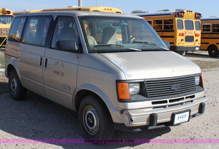 image for item E4229 1993 Chevrolet Astro van
