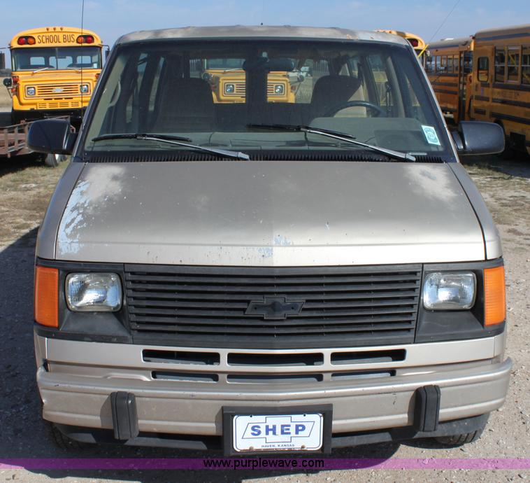 image for item E4229 1993 Chevrolet Astro van