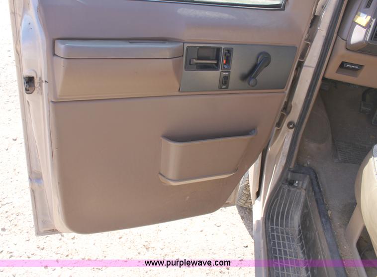 image for item E4229 1993 Chevrolet Astro van