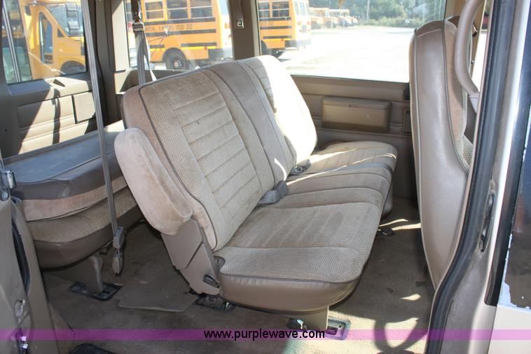 image for item E4229 1993 Chevrolet Astro van