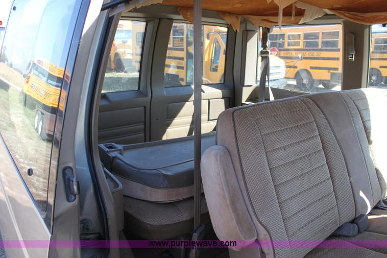 image for item E4229 1993 Chevrolet Astro van
