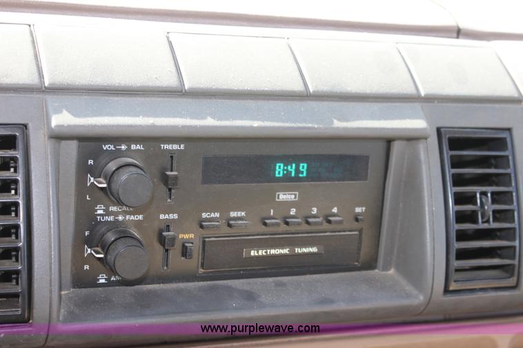 image for item E4229 1993 Chevrolet Astro van