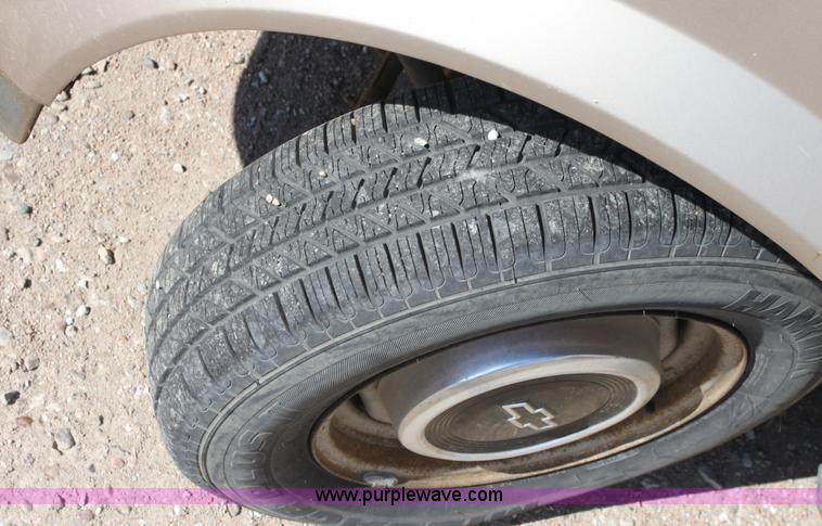 image for item E4229 1993 Chevrolet Astro van