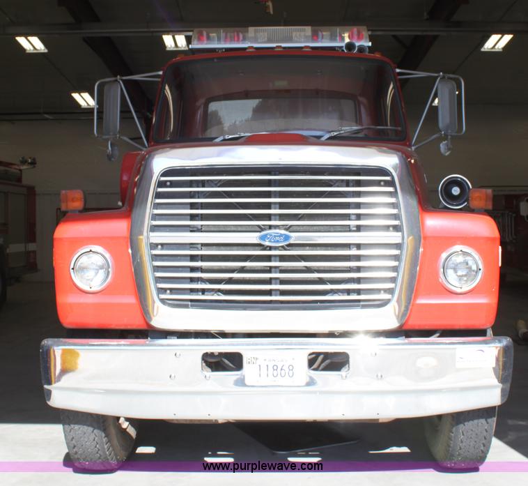 image for item E4231 1979 Ford F900 tanker truck