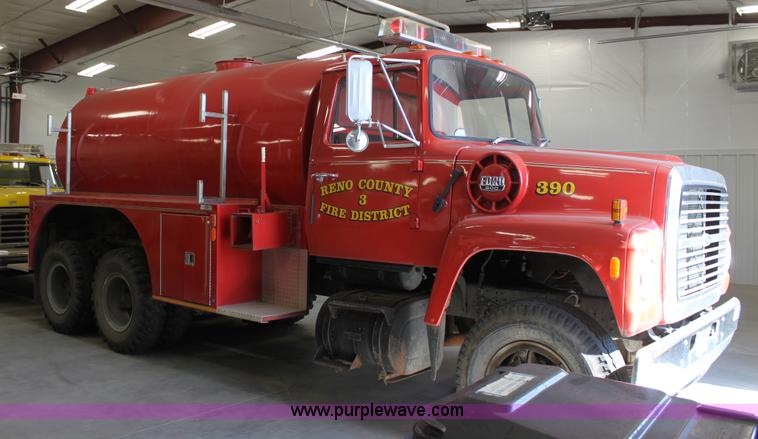 image for item E4231 1979 Ford F900 tanker truck