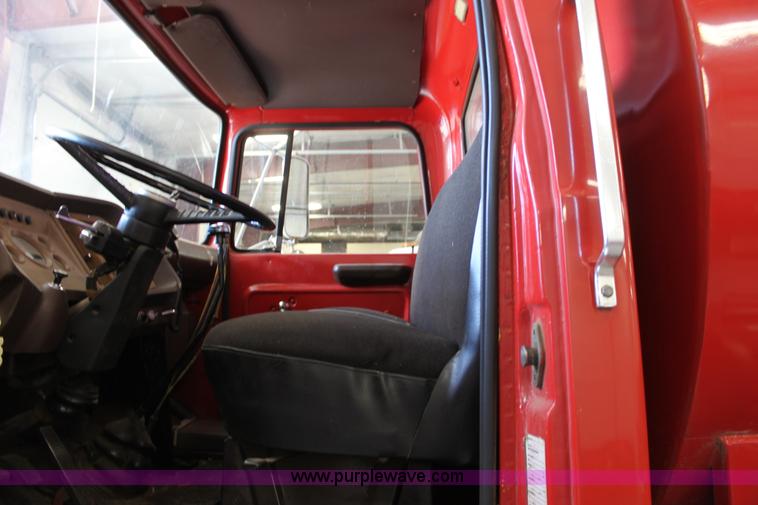 image for item E4231 1979 Ford F900 tanker truck