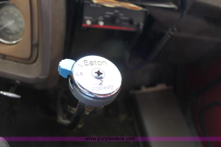 image for item E4231 1979 Ford F900 tanker truck