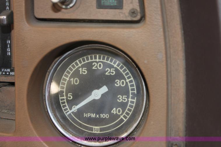 image for item E4231 1979 Ford F900 tanker truck