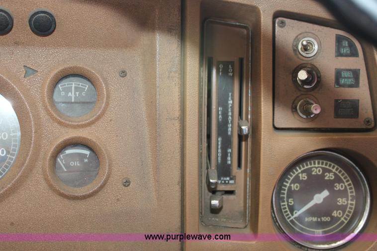 image for item E4231 1979 Ford F900 tanker truck