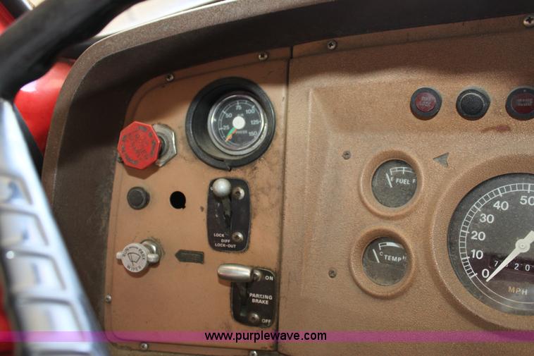 image for item E4231 1979 Ford F900 tanker truck