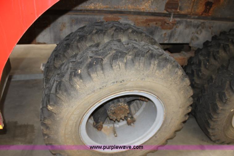 image for item E4231 1979 Ford F900 tanker truck