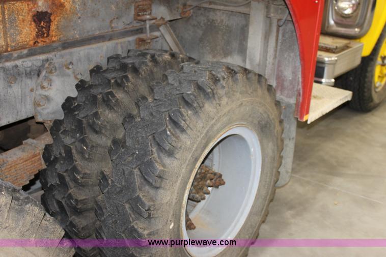 image for item E4231 1979 Ford F900 tanker truck