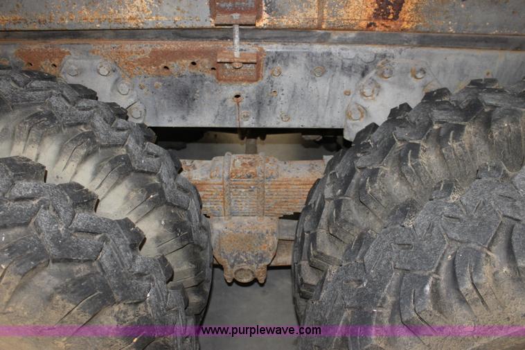 image for item E4231 1979 Ford F900 tanker truck