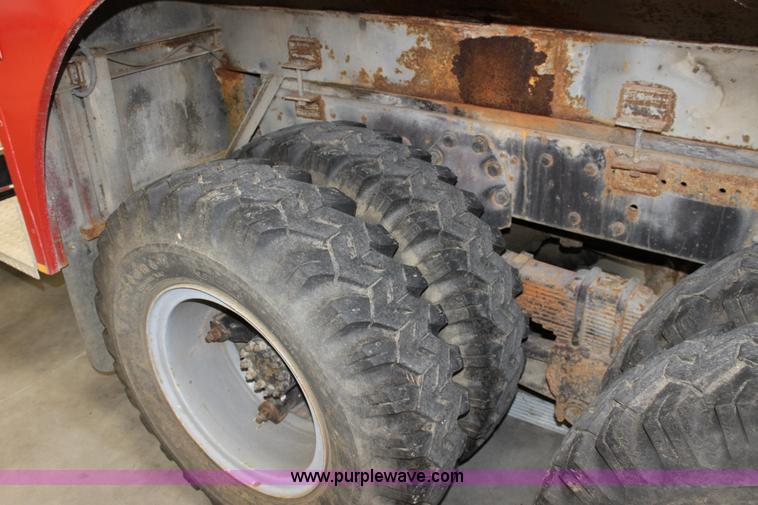 image for item E4231 1979 Ford F900 tanker truck