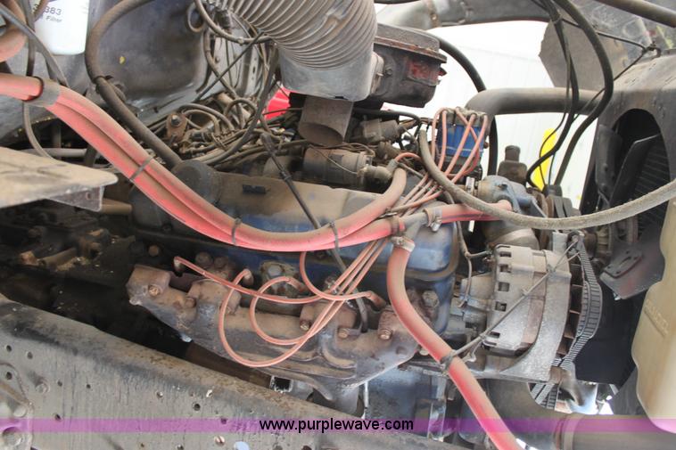 image for item E4231 1979 Ford F900 tanker truck