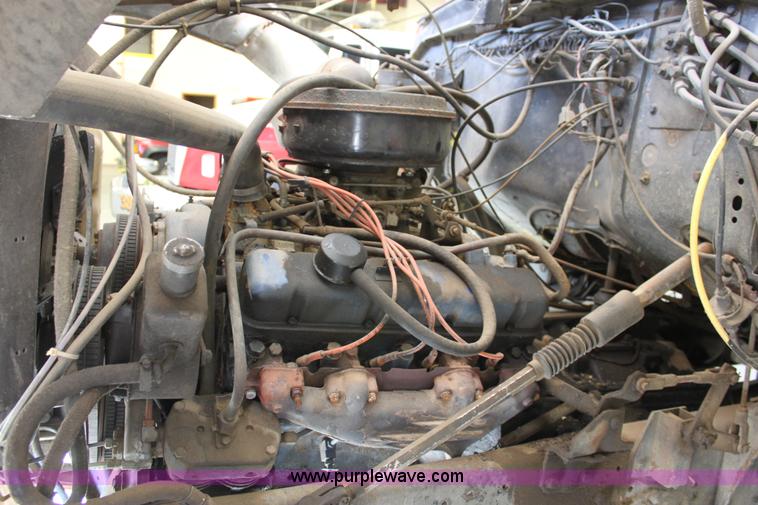 image for item E4231 1979 Ford F900 tanker truck