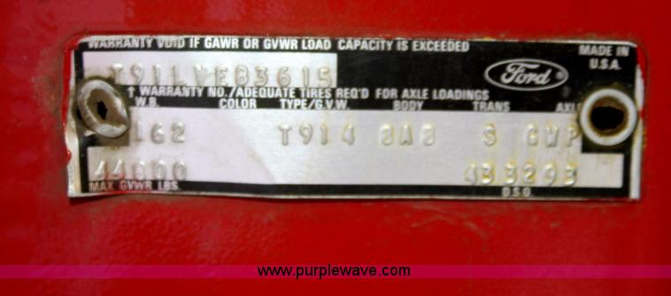 image for item E4231 1979 Ford F900 tanker truck