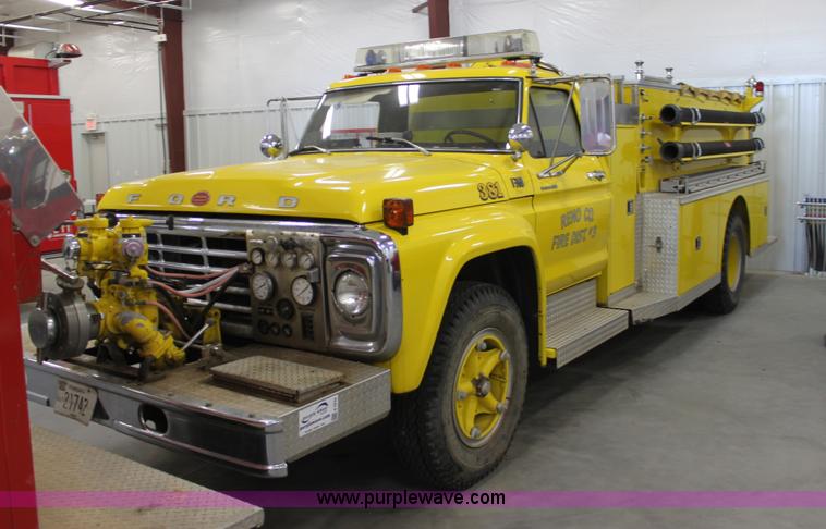 image for item E4232 1979 Ford F700 firetruck