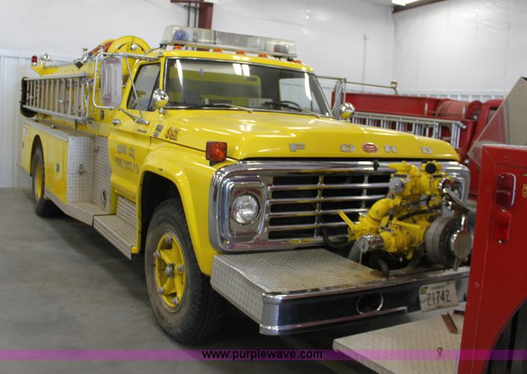 image for item E4232 1979 Ford F700 firetruck