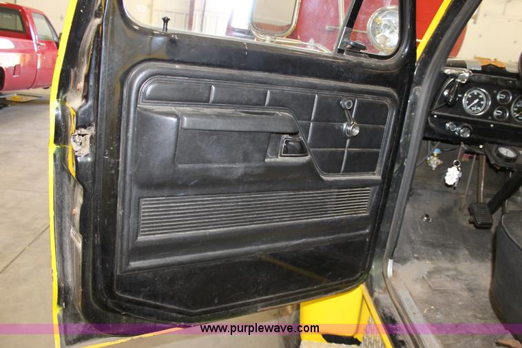 image for item E4232 1979 Ford F700 firetruck