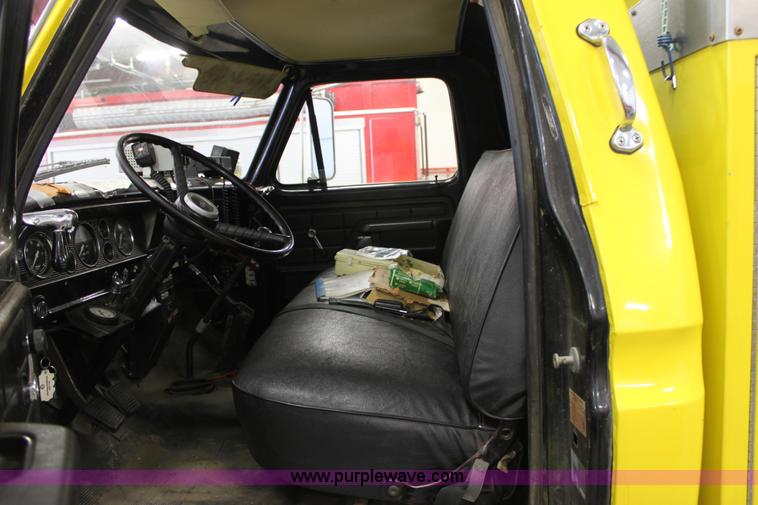 image for item E4232 1979 Ford F700 firetruck
