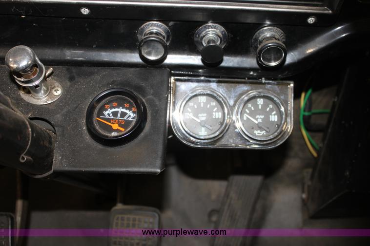 image for item E4232 1979 Ford F700 firetruck